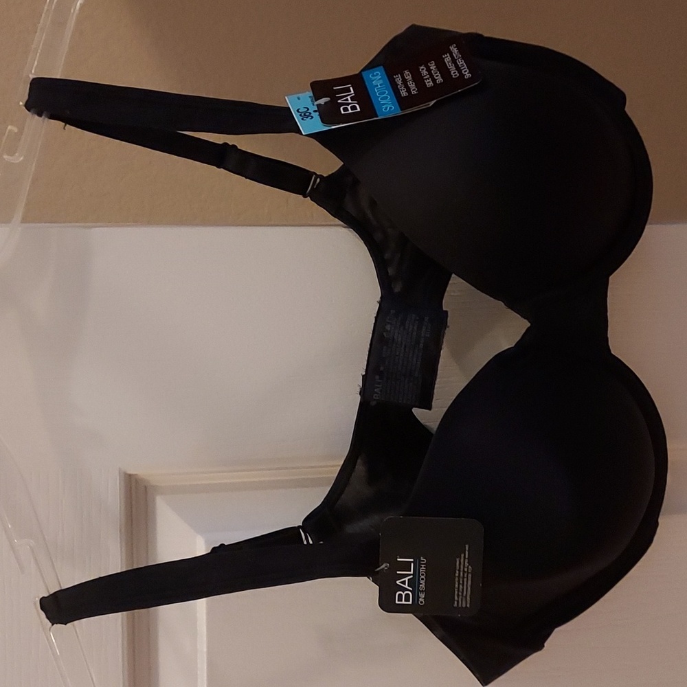 Bali Smoothing Breathable Power Mesh Black Bra with convertible straps-36C NWT